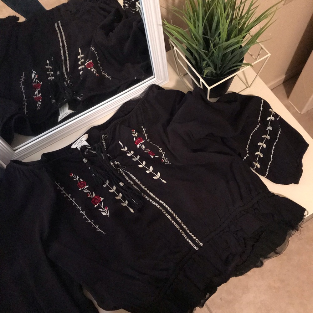 Forever 21 black flowery crop top